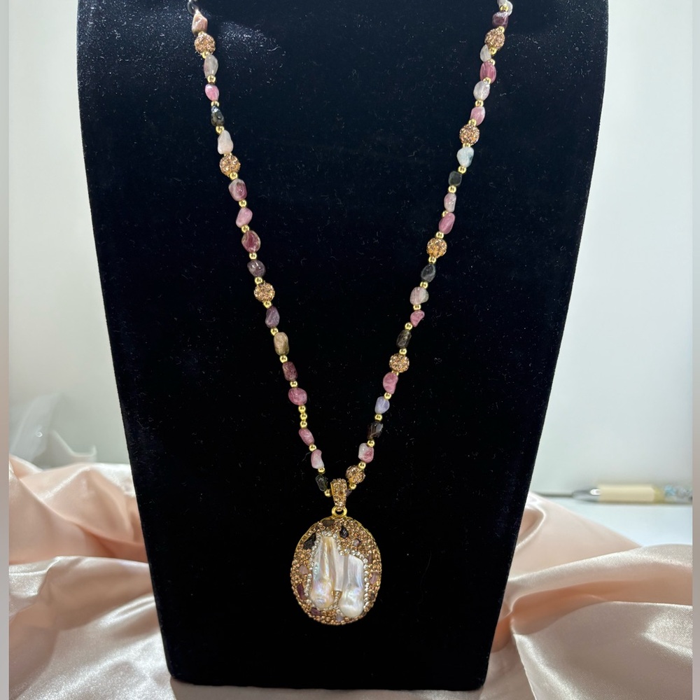 Natural Stone and Mother-of-Pearl Necklace and Ring Set